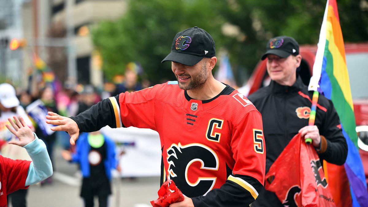 NHLFlames's tweet photo. In honour of Pride Night, a throwback to past @CalgaryPride parades ❤️ https://t.co/MQSmwFBxVC