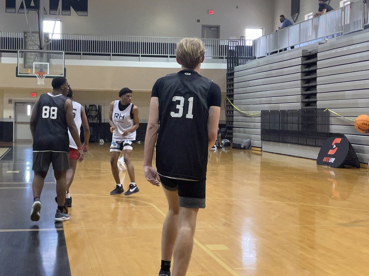 Relentless_Hoop's tweet photo. Lucas Heckaman out of South Carolina had a solid day at the Senior Showdown. 6’7” SF with leaping ability that he uses on both ends and a textbook stroke from deep. Had a big dunk in his 1st game and lit it up from 3 in his 2nd game. https://t.co/XTM0i1sQ2B