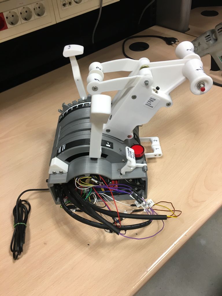 Ekaitzur's tweet photo. Despues de tantos meses de impresion 3d, de montaje, de todo el cableado eléctrico, por fin puedo decirlo he terminado el throttle del 738 y funciona a la perfección en el sim ahora solo me queda darle fuego en @IVAOES  
Seguro que a @charliesim_  le gusta este juguetito✌ https://t.co/8I7plpdLO0