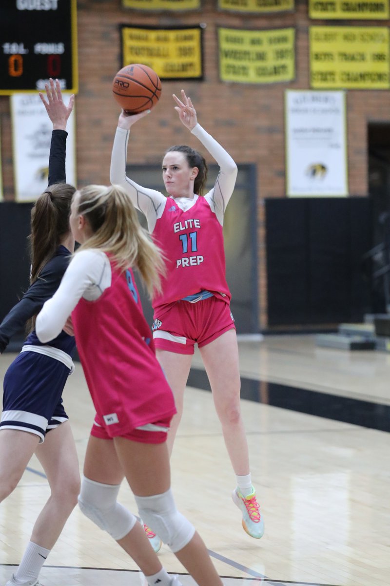 Chapter_NEXT's tweet photo. AZ Elite Prep senior day today at Gilbert High School. They took on Bella Vista Prep in front of family and slew of AZ Elite team mates - a regular who's who of AZ basketball. Final: AZ Elite 82 - Bella Vista 42. #wedontshootfreethrows https://t.co/ZIejytqHcb