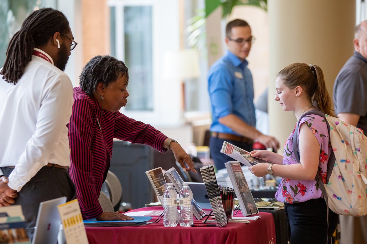ValpoU's tweet photo. The Career Center is hosting a virtual Career and Internship Fair on Thursday, March 25. This event is open to all majors and will take place from 10 a.m. — 1 p.m. Register on Handshake to be apart of this amazing opportunity at https://t.co/VB3h64mFVc. #GoValpo https://t.co/8oCBGbU58s