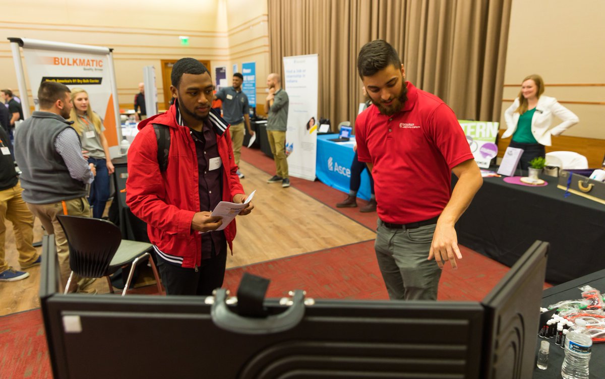ValpoU's tweet photo. The Career Center is hosting a virtual Career and Internship Fair on Thursday, March 25. This event is open to all majors and will take place from 10 a.m. — 1 p.m. Register on Handshake to be apart of this amazing opportunity at https://t.co/VB3h64mFVc. #GoValpo https://t.co/8oCBGbU58s