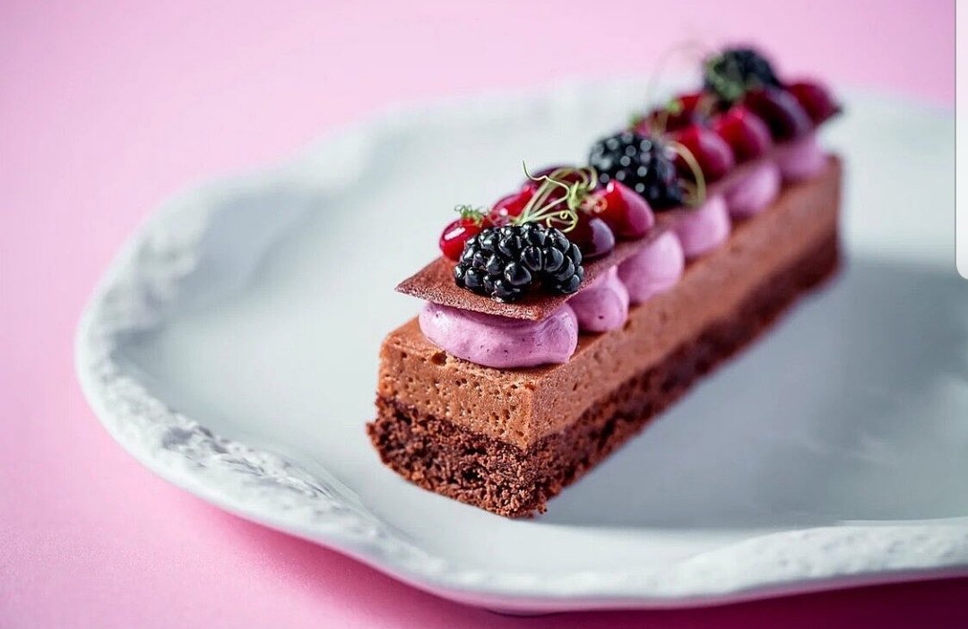 cataloniaplates's tweet photo. Beautiful desert by chef @krupenya_denis on Roca Plate by Pordamsa
#delicious 
#cake
#finedining
#scrumptious 
#satifying 
#art 
#kitchenartist https://t.co/YBODmTf0EM