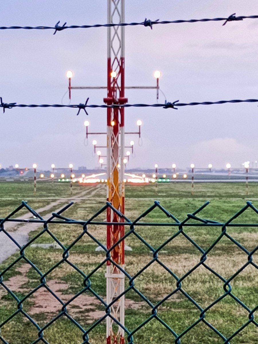 José Luis Llabrés 🐦 (@jllabellon) on Twitter photo <a href="/controladores/">😉Controladores Aéreos 🇪🇸</a> Del de #PMI Palma de #Mallorca
Lástima no poder entrar para hacer un par de fotografías. <a href="/controladores/">😉Controladores Aéreos 🇪🇸</a> Del de #PMI Palma de #Mallorca
Lástima no poder entrar para hacer un par de fotografías.