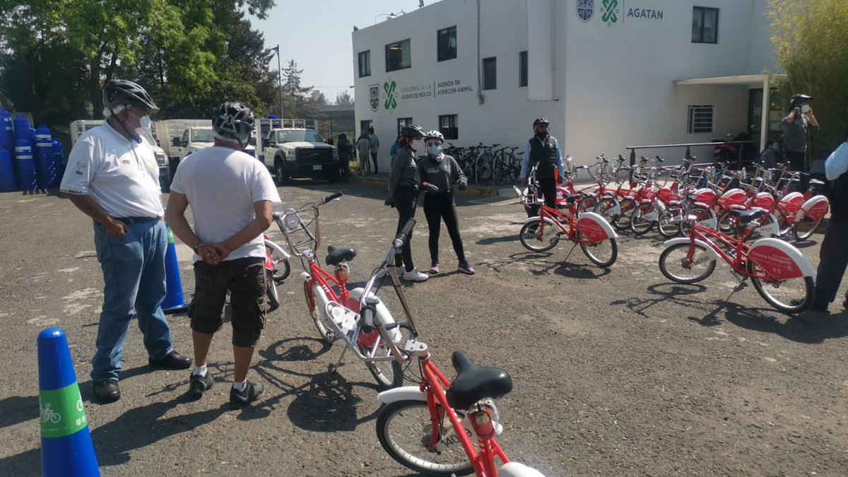 ORTCDMX's tweet photo. Hoy en la #Biciescuela de la @LaSEMOVI, operadores de los corredores #Sausa, #Ceusa, #Copattsa, #Cotxa y #Coaveo, recibieron un curso de sensibilización para reforzar la protección de ciclistas y personas usuarias de la vía. https://t.co/BfF92ZZyAn
