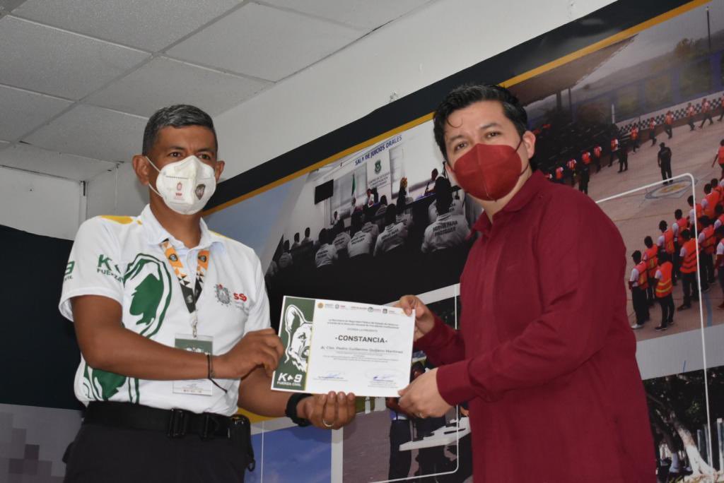 SP_Veracruz's tweet photo. Con el propósito de que las y los cursantes del Diplomado Internacional #K9Veracruz conozcan las áreas que conforman la SSP y las acciones que realizan en beneficio de la sociedad, este día la Dirección General de Vinculación Institucional impartió una conferencia. https://t.co/RhIcHPKX6Z
