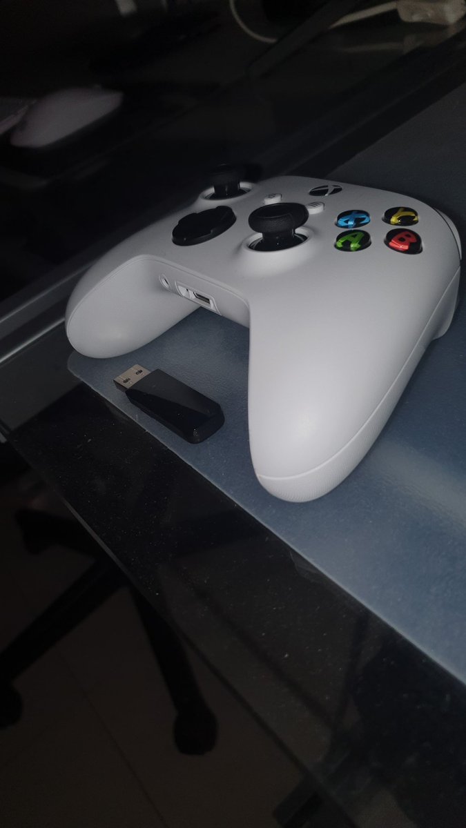 GamingWLD23's tweet image. #Whiterobot #controller #XboxSeriesX