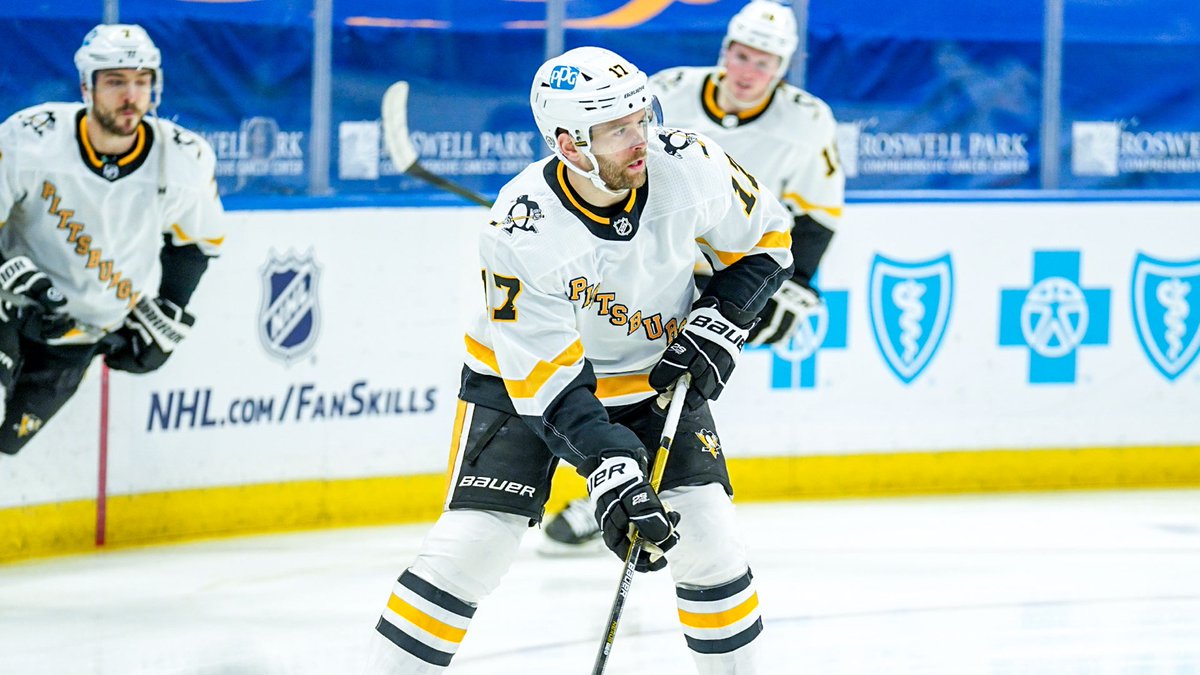 penguins's tweet photo. Lookin' s h a r p in those Reverse Retro threads 💯 https://t.co/0TmsBueyDa