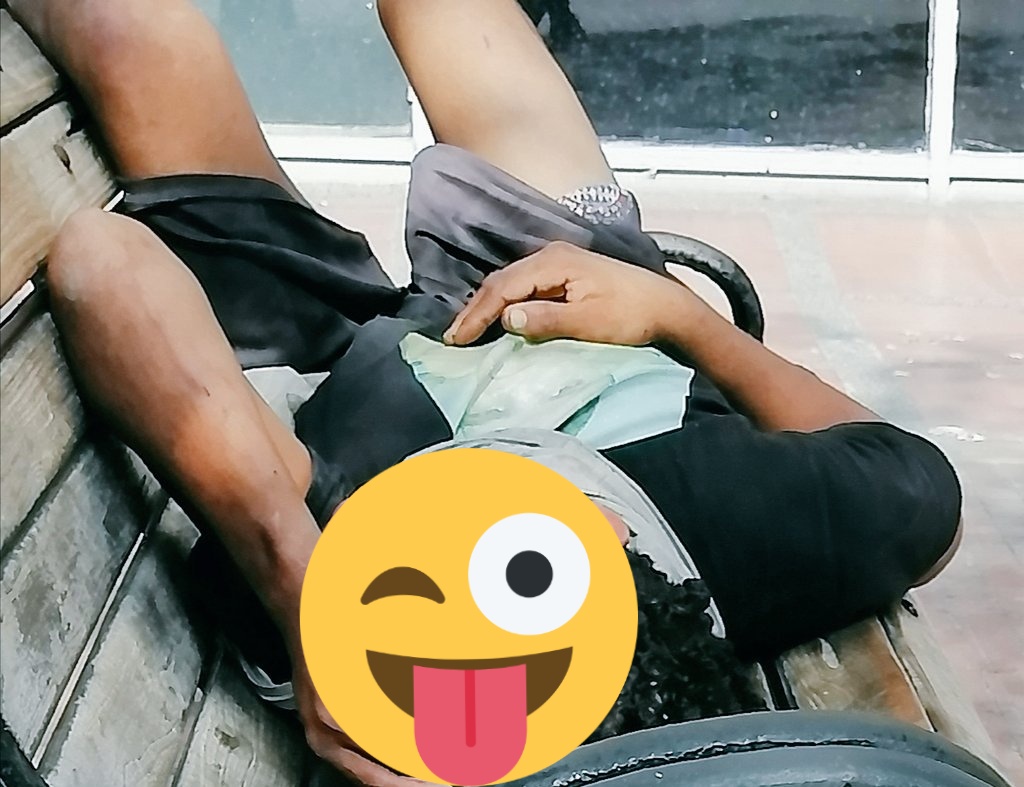 Hoy tuve esta vista de erección, 🤤 se le ve grande. 🍆 😳