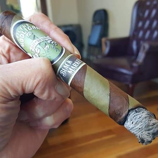 nvwineandcigar's tweet photo. Alec Bradley #filthyhooligan ☘ #napavalley #cigars 🍻 #StPatricksDay https://t.co/i06JzuXeLC