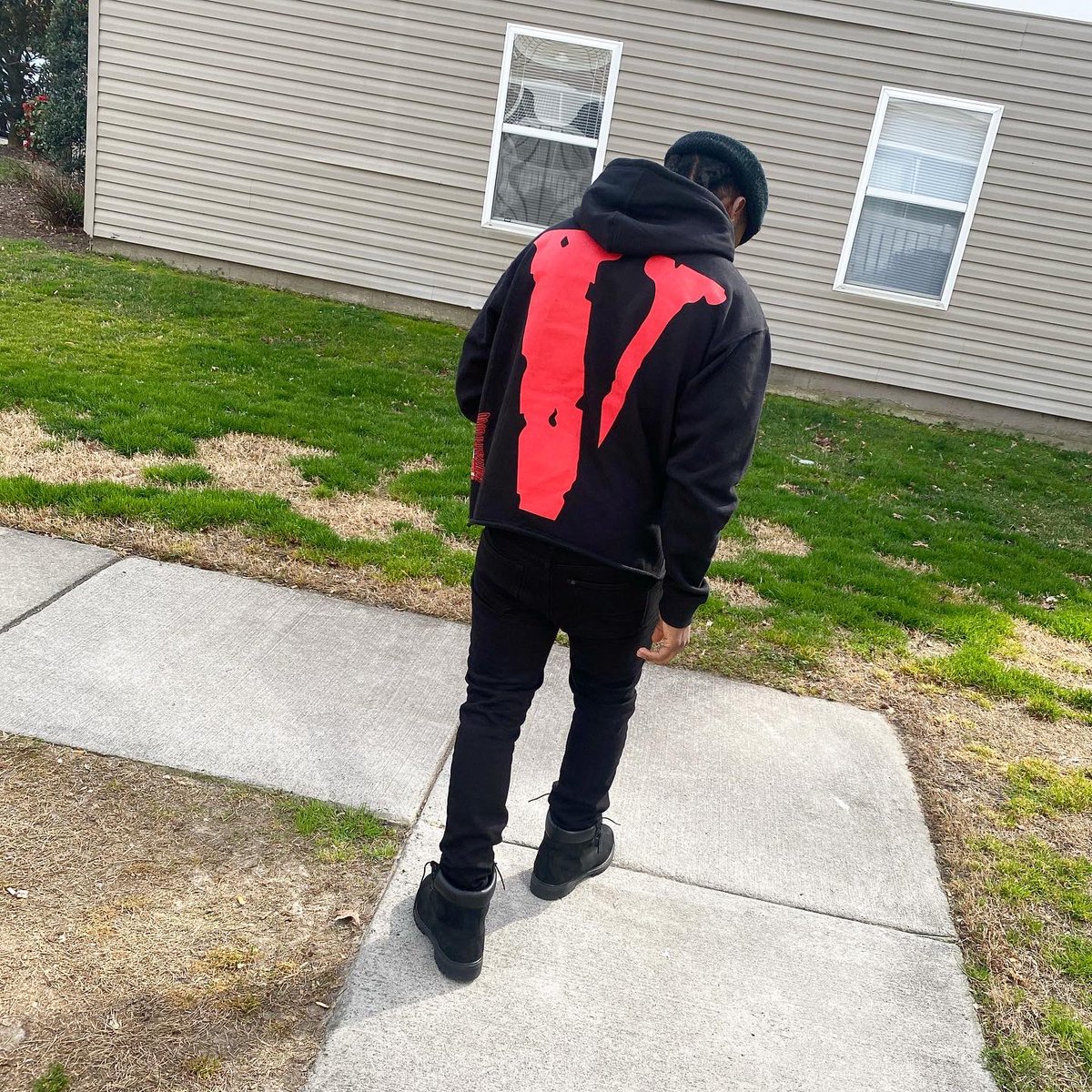 Dblock_98's tweet photo. Too real for this shit I done figured out got one  foot in da streets tryna pull it out 🦍🩸 https://t.co/5JzVEOROKw