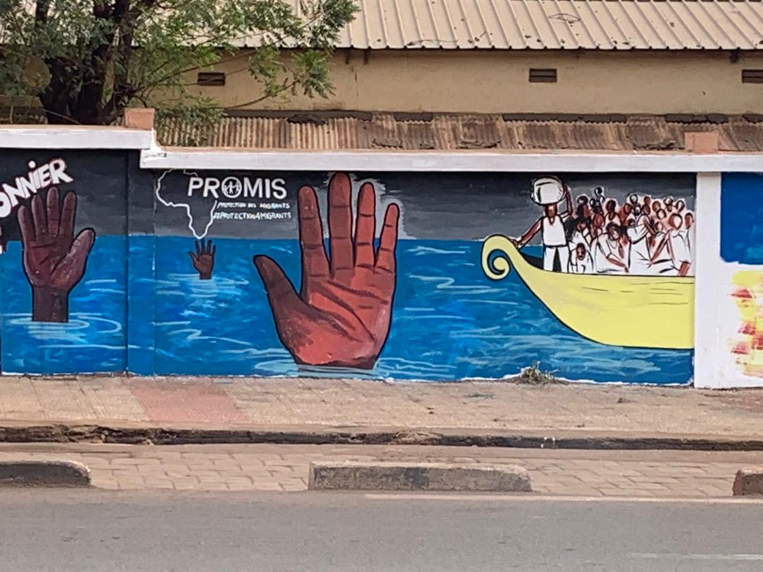 Voyez le résultat de la Masterclass de #graffiti à #CinéDroitLibreBamakoMali sur la #Protection4Migrants #Standup4Migrants. Il a été réalisé sur un mur d'une école face au jardin du cinquantenaire.  <a href="/UNODC_WCAfrica/">UNODC West & Central Africa🇺🇳</a> #CinéDroitLibre