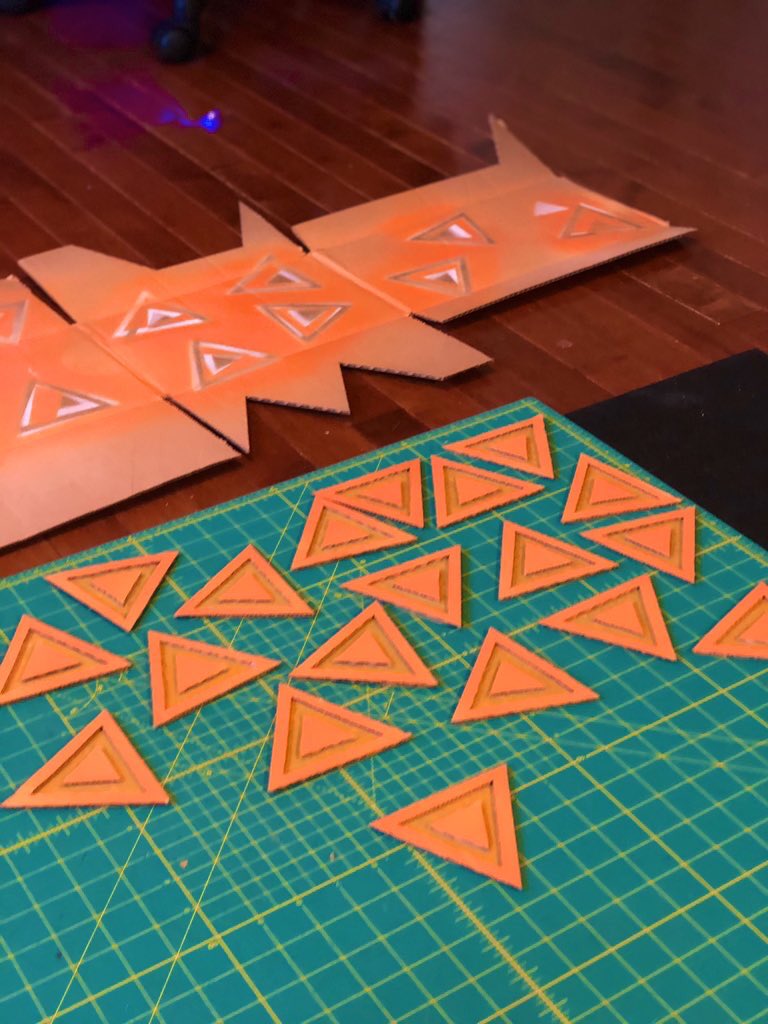 quikcosplay's tweet photo. Nacho Doritos? No, but we have edibles! ๐คฉ
#edibles #spaceslurpies #cosplay #props #propmaker #quikcosplay #cardboardbuild #icosahedron #d20 #vr #vrcosplay #geometry #starcadearcade https://t.co/sKqbWH0SmE