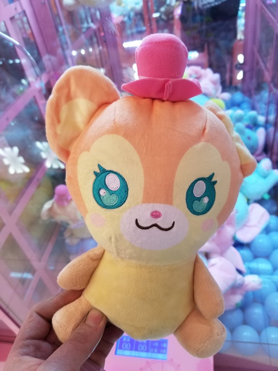 MomonUfo's tweet photo. I visited a japanese style arcade here in Canada! The staff were so nice and would adjust prizes for you! #clawmachine #octmon https://t.co/NULw3Fn9FY