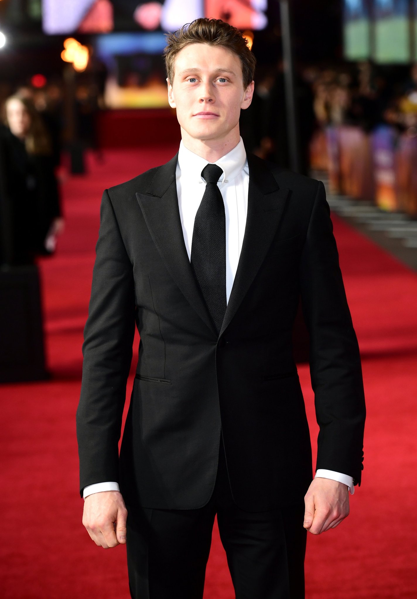 HAPPY BIRTHDAY BONNE FÊTE GEORGE MACKAY!       
