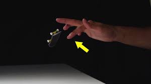 Как сделать кикфлип на фингерборде. Как сделать кикфлип на фингерборде. Трюки на фингерборде. Трюки для фингерборда. Фингерборд трюки для начинающих.