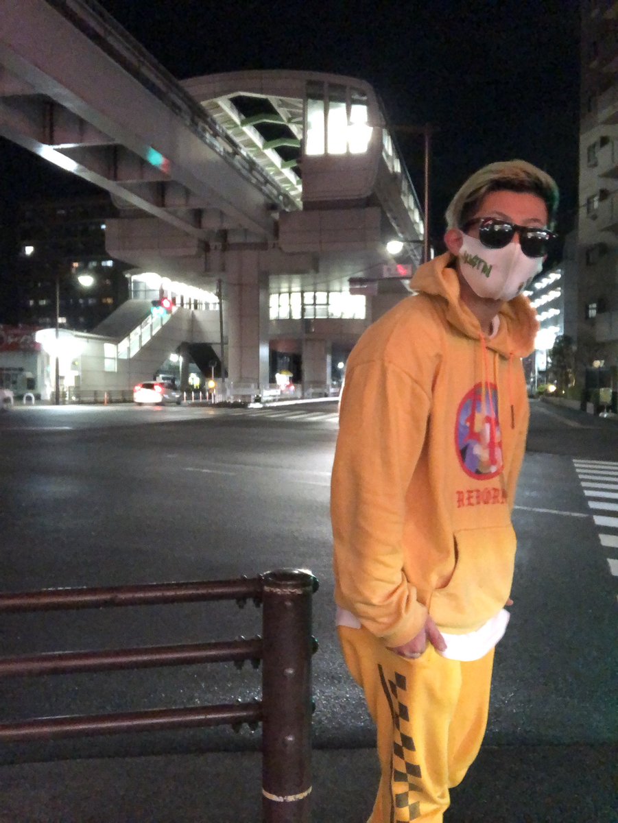 shunski112's tweet photo. 【東京都内全駅路上ライブツアー】
3.13 多摩モノレール線 甲州街道駅〜上北台

いよいよ始まりました！
思ったよりほんまにキツくて笑笑
でも久しぶりにワクワクしてます🔥

有名なったるわ🔥

#東京都内全駅路上ライブツアー
#路上ライブ
#jimw #justin 
#全身黄色の人　#緑頭の人　#サングラスの人 https://t.co/JRKBhM5XeV