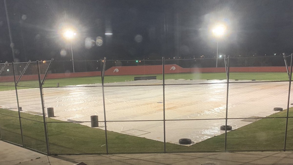 Spiro Bulldogs determined not to let the rain stop them from playing baseball!!! #theywannaplay <a href="/riggs_zander/">Zander Riggs</a> <a href="/riggsbraden/">Braden</a> <a href="/ConnerRodgers1/">Conner Rodgers</a> @CoryRodgers17 <a href="/djgist17/">D.J. Gist</a> <a href="/DJGist3/">Spiro Bulldog Baseball</a> <a href="/bobbysrodgers1/">Bobby S. Rodgers</a> <a href="/Jas_Shackelford/">Jason Shackelford</a> <a href="/Nick_johnson_5/">Nick Johnson</a> @lil_bacon52 <a href="/blake_dedmon/">Blake Dedmon</a>