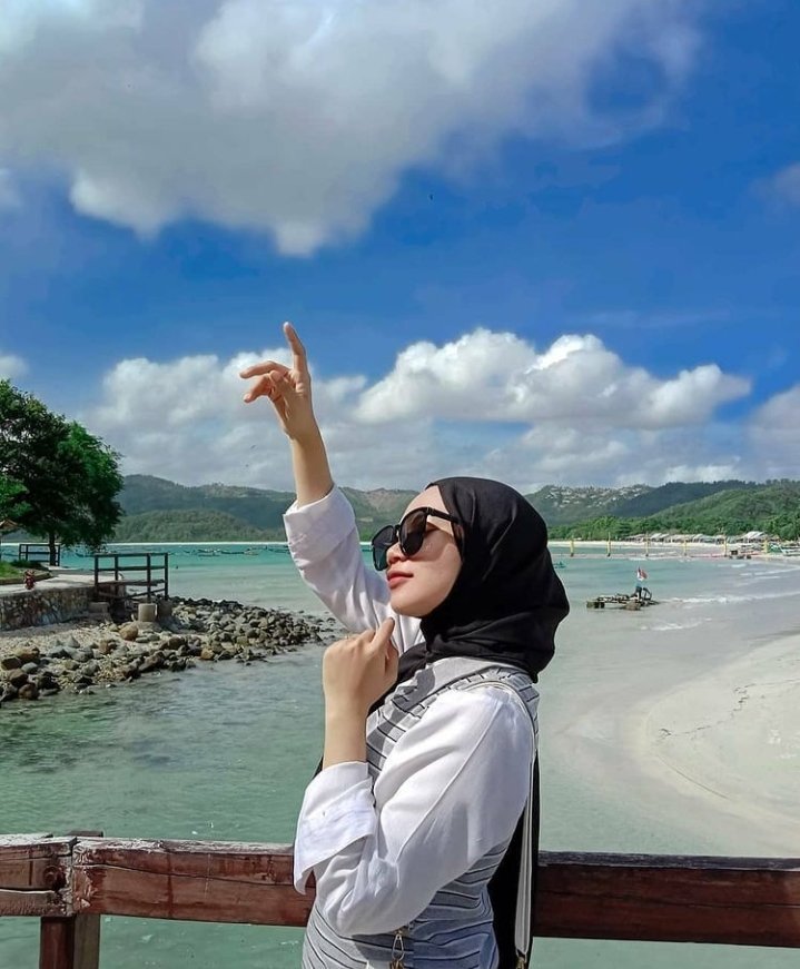 Mengeluh hanya akan menambah beban hidup, nikmati saja harimu selayaknya berada di pantai agar selalu nyaman dan tenang🤗

Happy sunday gaesss

Lok : Pantai Selong Belanak, Lombok, Nusa Tenggara Barat, Indonesia