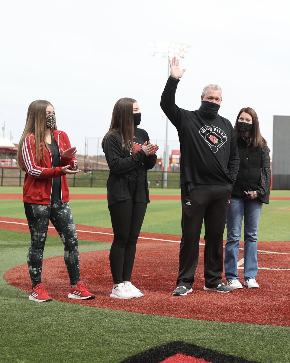 LouisvilleBSB's tweet photo. 25+ years and counting for the best in the biz.

Congrats, Coach Mundorf!

#L1C4 https://t.co/AcuqaYinJM
