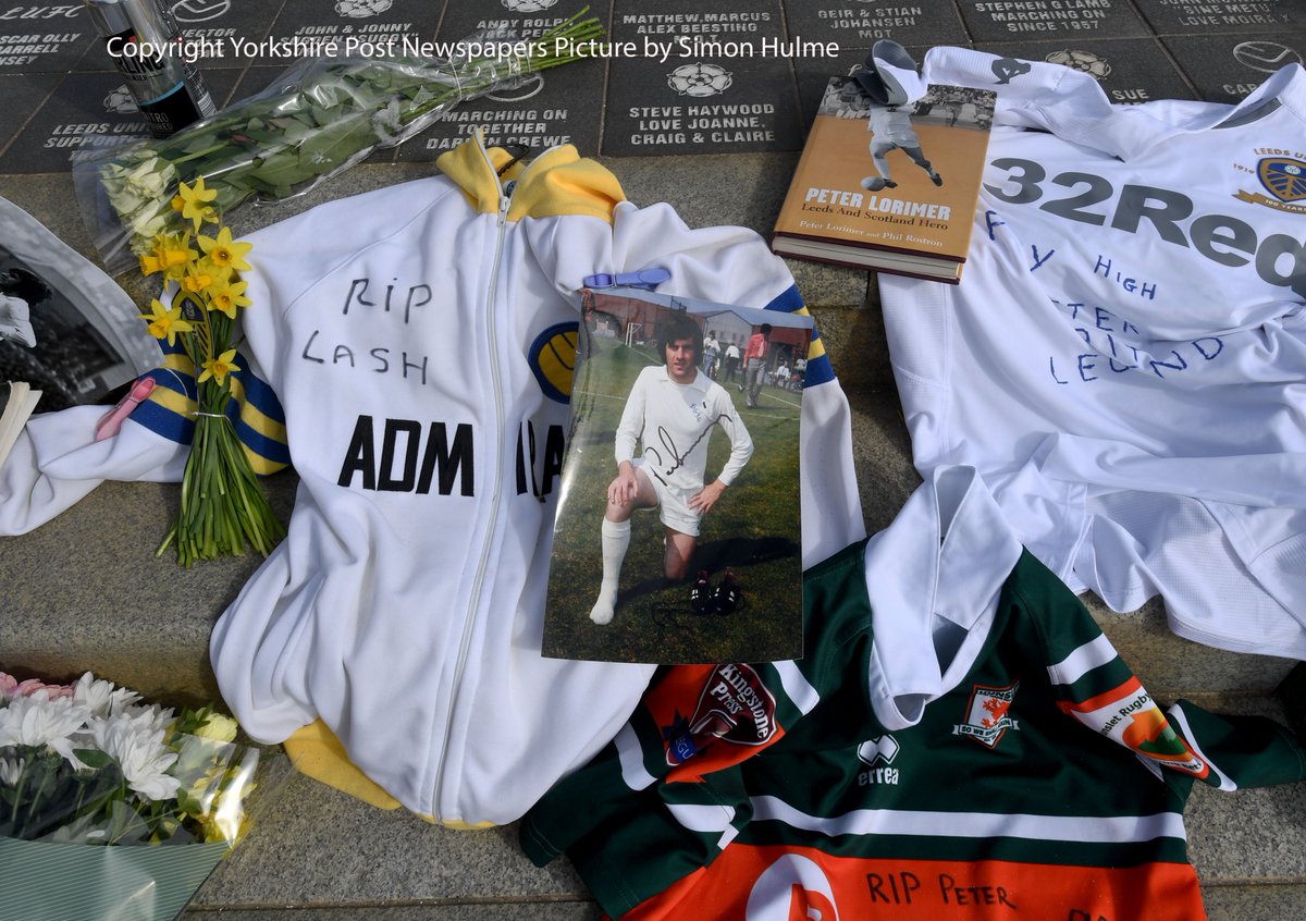 SimonHulmeYPN's tweet image. #RIPPeterLorimer flowers for #LeedsUnited #lufc Legend @LUFC see @LeedsNews @yorkshirepost @GrahamSmyth @LeeSobotYEP @JoeUrquhart_ #buyapaper #lorimer