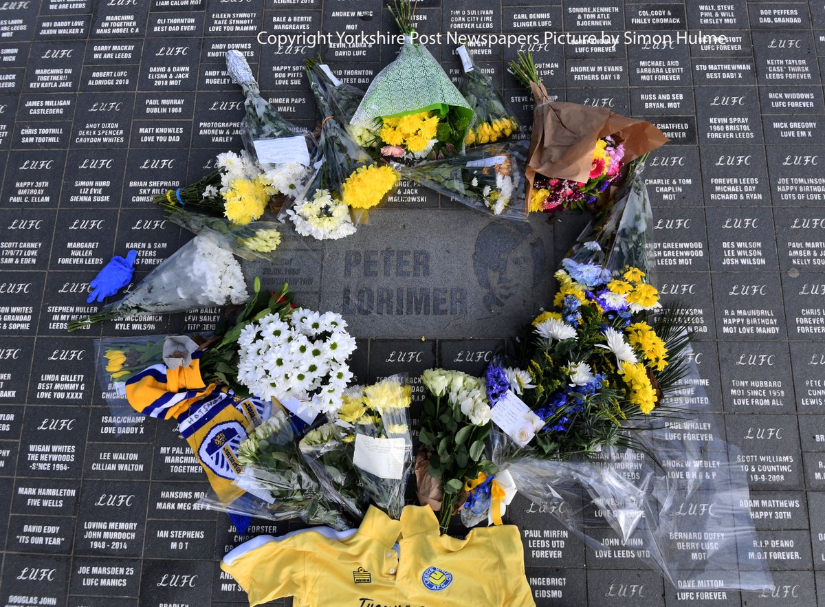SimonHulmeYPN's tweet image. #RIPPeterLorimer flowers for #LeedsUnited #lufc Legend @LUFC see @LeedsNews @yorkshirepost @GrahamSmyth @LeeSobotYEP @JoeUrquhart_ #buyapaper #lorimer