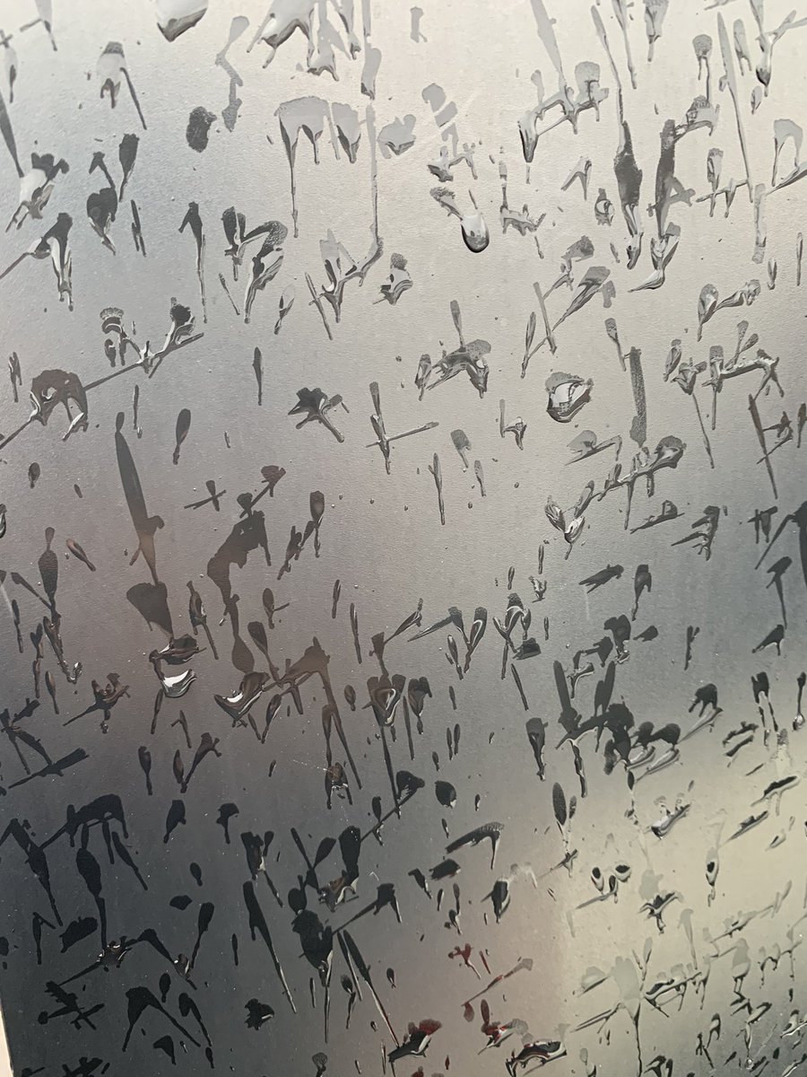 窓についた雨の跡がエロ漫画の効果音にしか見えなくて爆笑 分かってしまう自分が悔しい Togetter 窓についた雨の跡がエロ漫画の効果音にしか見えなくて爆笑 分かってしまう自分が悔しい Togetter