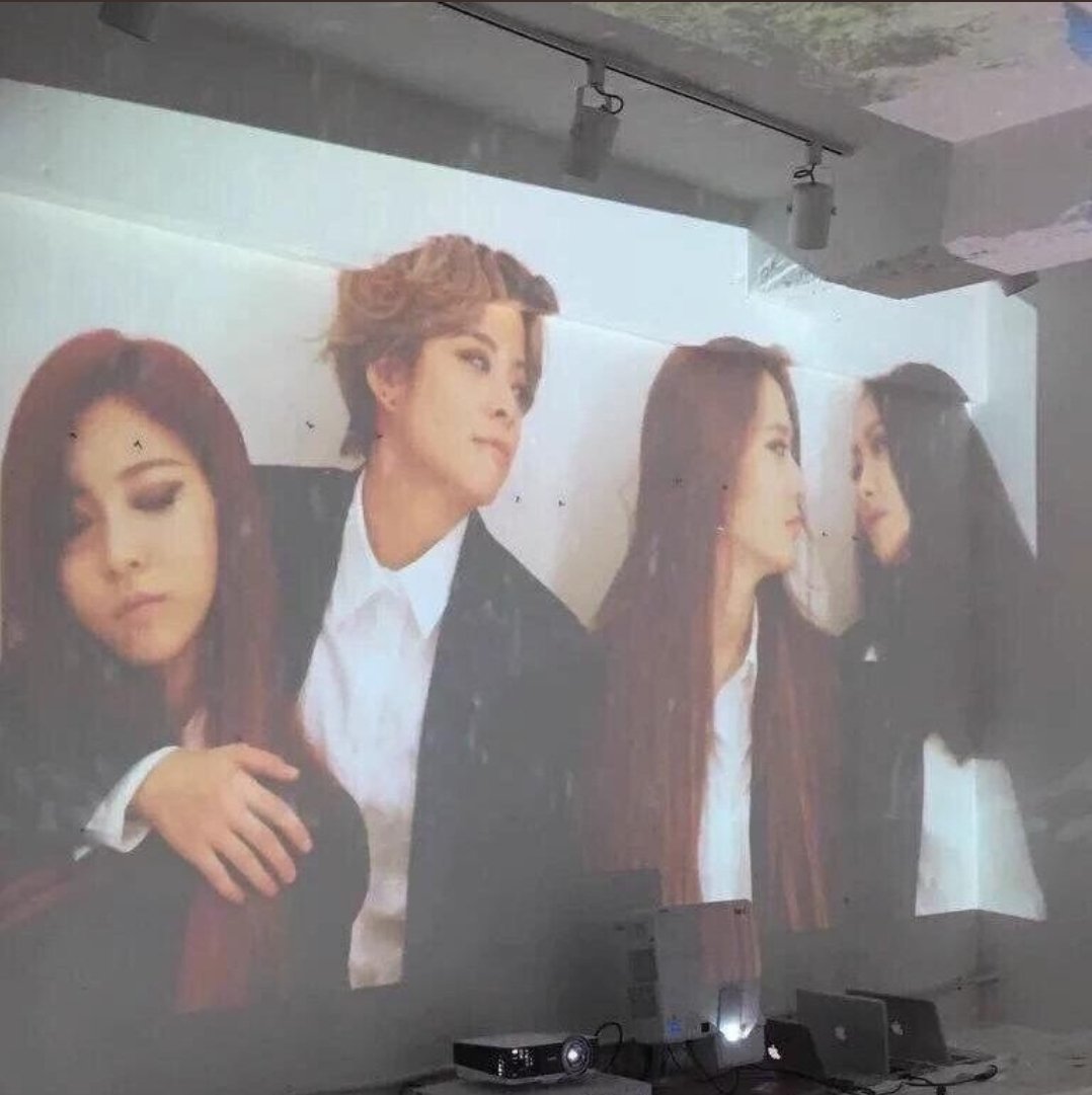 MeUinNeverland's tweet photo. Is this a Krystoria moment or a LunBer moment?? Who's interrupting who here 🧐
#fx #Luna #KrystalJung
#AmberLiu #VictoriaSong
#Krystoria #Lunber https://t.co/Rc70RroIXH