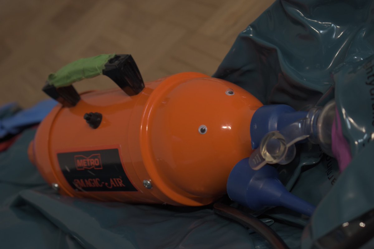 Squeaky_Gray's tweet photo. Is it weird that I glued eyes on my pump? 😂 I just like „Fred“ so much. 😂
#inflatable #air #valve #pump #eyes #magicair #pooltoy https://t.co/NqycMuED5C