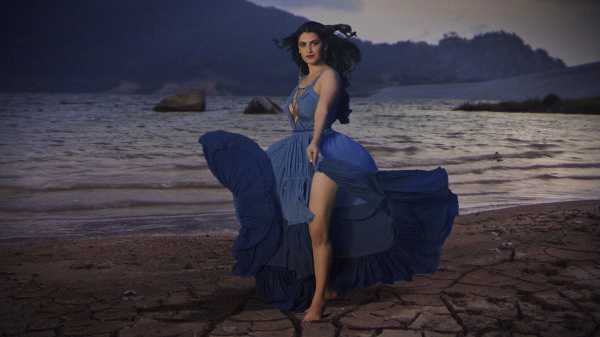 ShivaleekaO's tweet photo. Have you watched #Saiyyonee yet? 🦋
If you have, watch it again! 😛
If you haven't watch it NOWWW! 😅 https://t.co/4kvnnGX01x