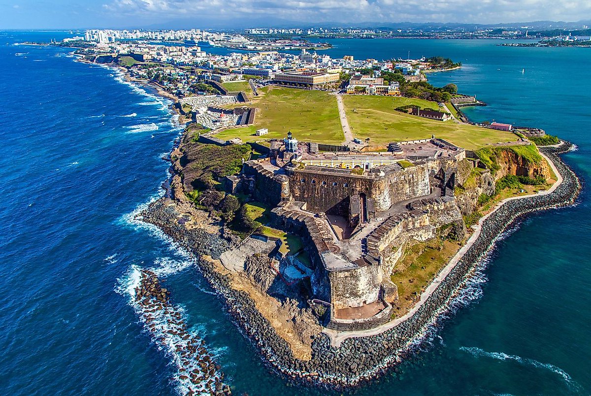 CastleRealtor's tweet image. Castillo San Felipe del Morro

Location: Puerto Rico
Built: 1539 
Price: The Lasso of Truth and a box of chocolates

Known as El Morro, or “The Promontory,” this property lives up to its name with stunning views of San Juan Bay. Cannons will deter any unwanted visitors. 
#travel