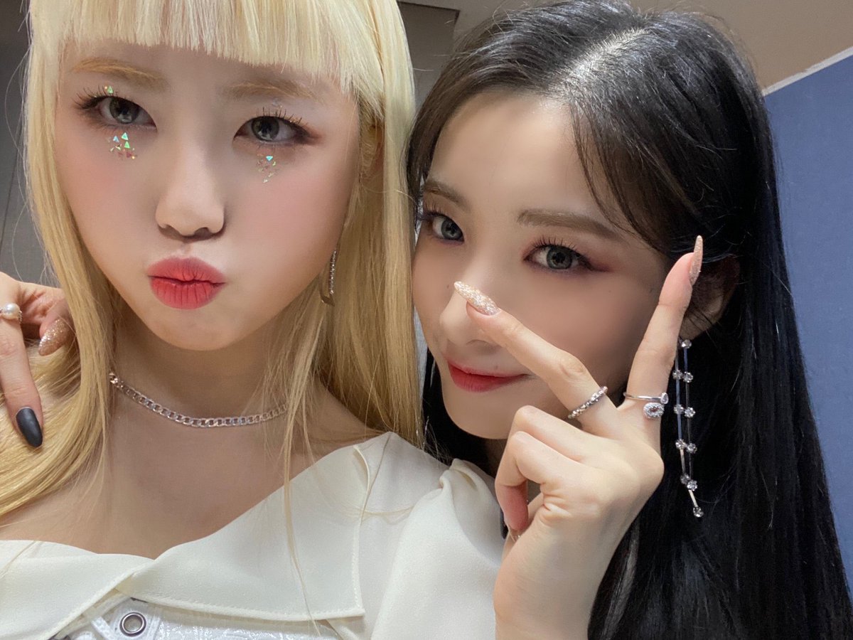 Yuki and Ireh 💜 

#PURPLE_KISS #퍼플키 #YUKI <a href="/RBW_PURPLEKISS/">퍼플키스 (PURPLE KISS)</a>