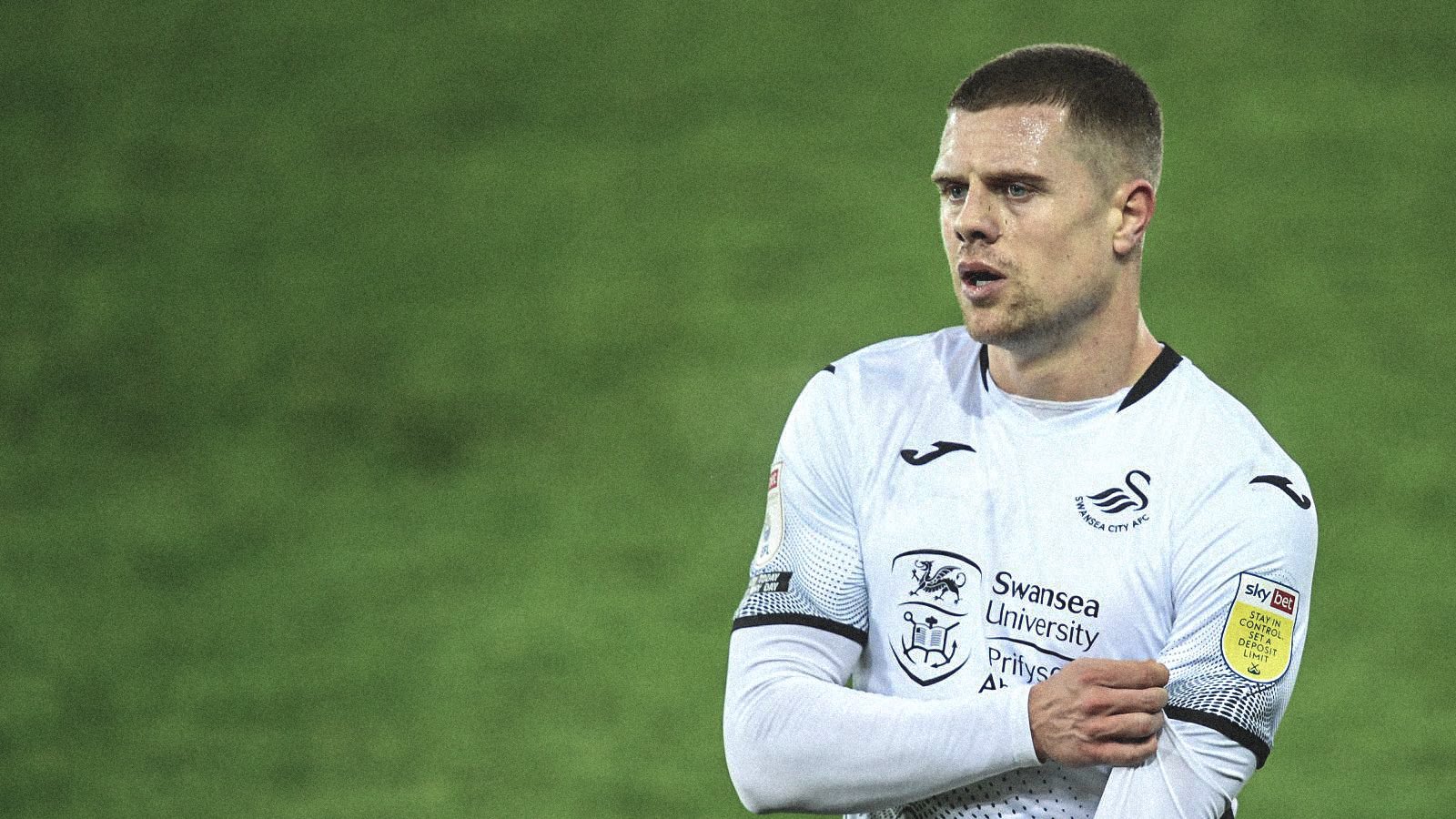 Also wishing a happy birthday to Jake Bidwell who turns 2  8  today  