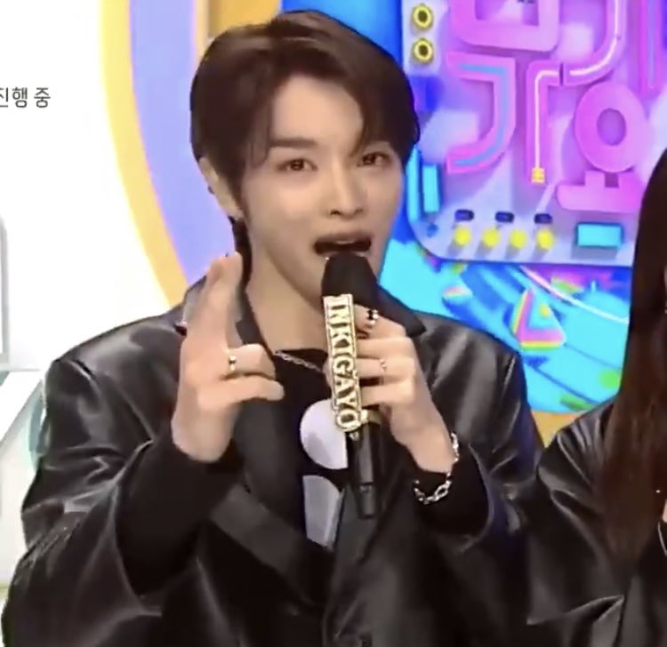 sungsource_'s tweet image. Bang