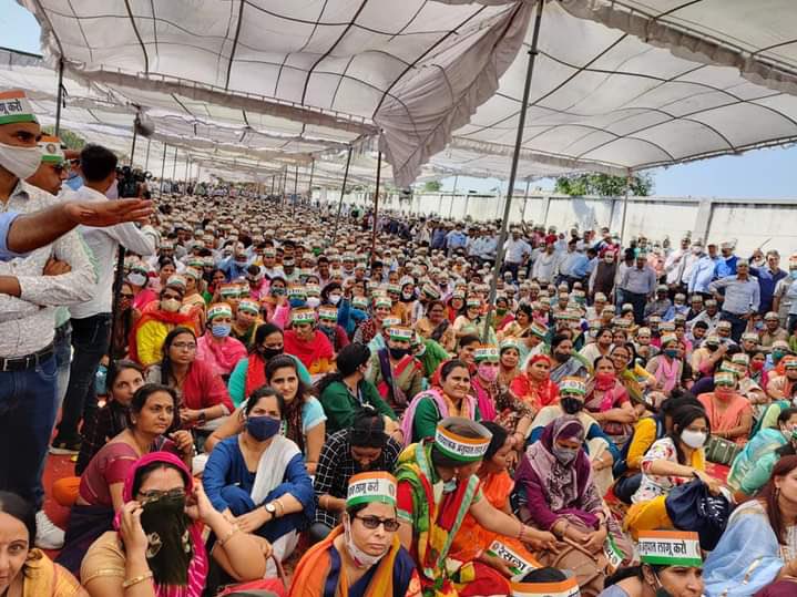 राजस्थान के 54000 व्याख्याताओ का हक तथाकथित गैंगे मार रही हैं और ये बहन और भाई अपने हक की आशा लगाये बैठे हैं पदोन्नति में #हक़हमारा_संख्यात्मकअनुपात लागू करें सरकार <a href="/ashokgehlot51/">Ashok Gehlot</a> <a href="/GovindDotasra/">Govind Singh Dotasra</a> <a href="/RajCMO/">CMO Rajasthan</a> <a href="/1stIndiaNews/">First India News</a> <a href="/BarmerResla/">連絡返すの遅い人今日は休みたい🙃</a>