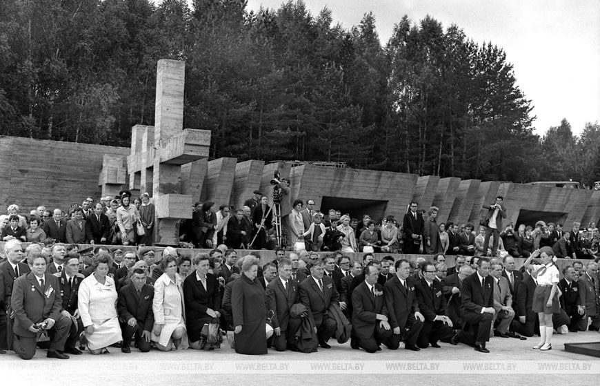 ibuEn1GSQ7kLeyE's tweet photo. Историческое фото. 5 июля 1969 года. Открытие мемориального комплекса Хатынь. Сегодня 78я годовщина хатынской трагедии https://t.co/qVJyNU1abZ