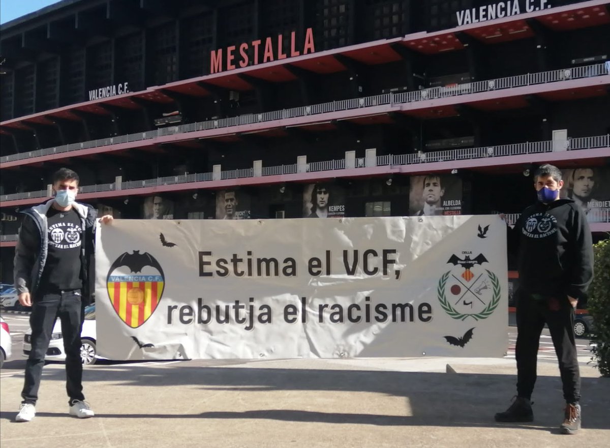 SomCollaBiN's tweet photo. #DiaInternacionalContraElRacisme

Perquè el racisme encara ens acompanya al camp de Mestalla, a les xarxes socials i a la vida. Hui i sempre #EstimaElVCF #RebutjaElRacisme. https://t.co/fgzvk5IujP