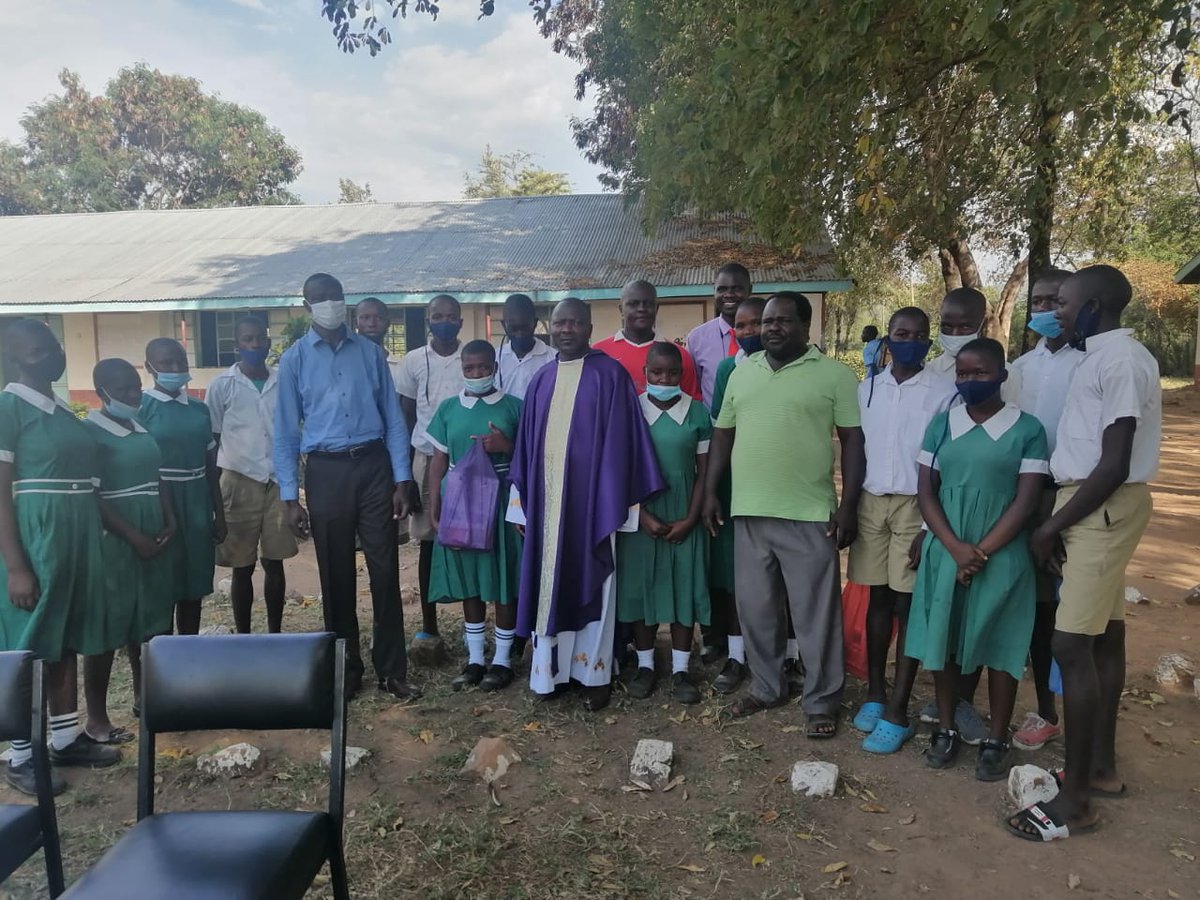Best Wishes to our last born Surjius Odiwuor(far right) and the entire Abwao Primary(in picture),Kobong'o,Obanda, Oriang',Onwang'o and Bolo Girls Primary Schools,The Mbugra Sec,Abwao Sec and Our Lady of Lourdes Bolo Girls Sec.
~JAMBOKA