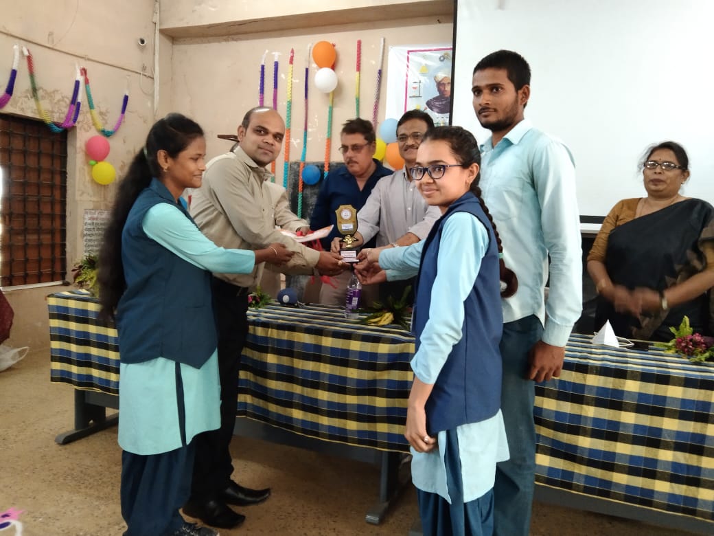 RakeshChoure4's tweet photo. #Proud_movement #Priceless
Chemistry remains no. 1
#Award #MSc_Chemistry
#Govt_SSP_College_Waraseoni https://t.co/RW4us3seFU