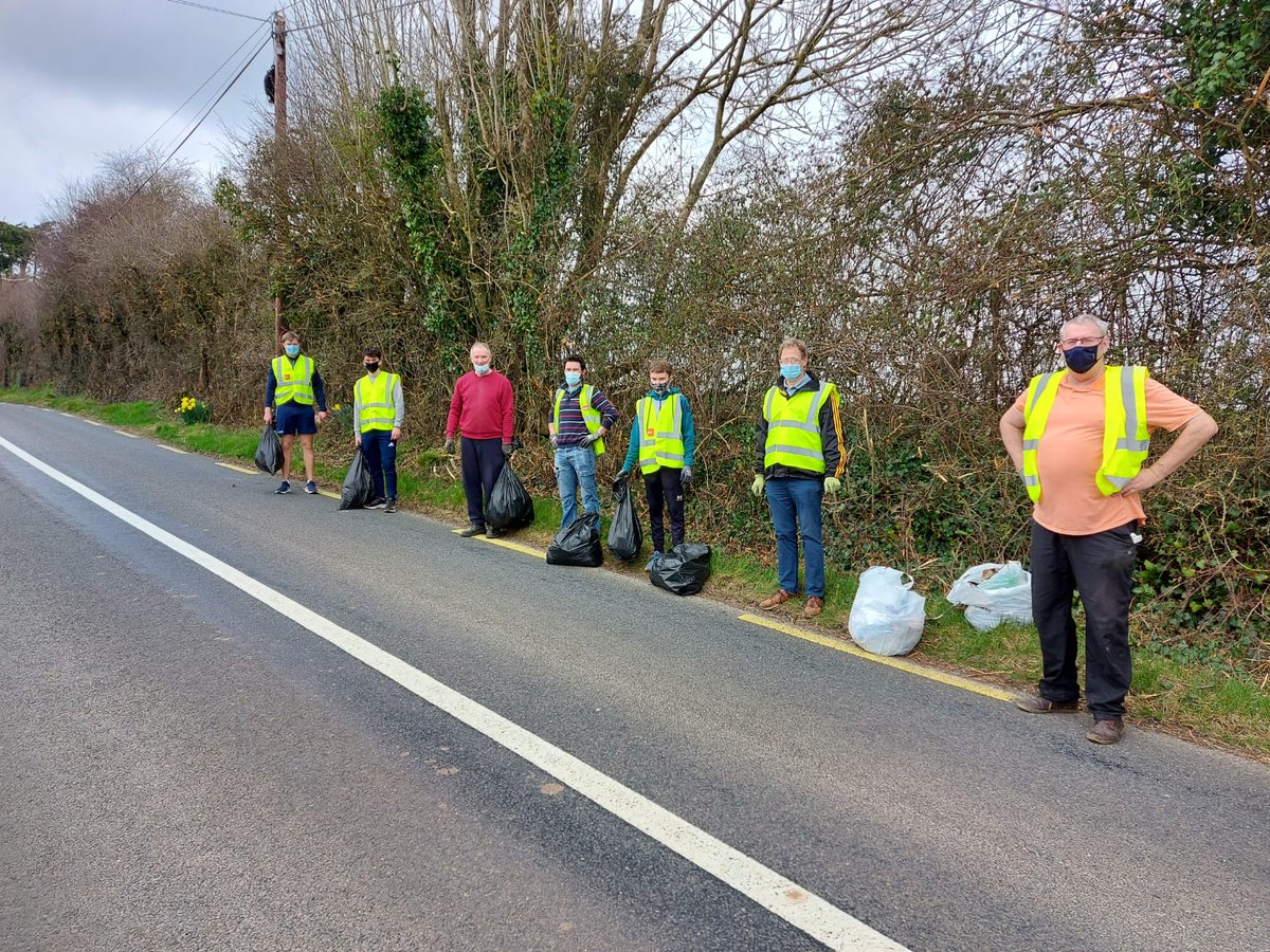 ButtevantGAA's tweet photo. Well done to all of the Buttevant GAA crew who were out around the town yesterday helping out with the litter pick organised by Buttevant Community Council π
Great to see so many from the club involved & such fantastic community spirit π π€π https://t.co/XLetsZszQj