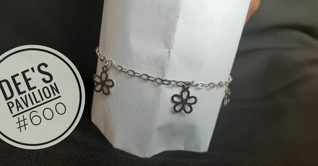 Dees_Pavilion's tweet photo. Silver Flower Steel Anklet/legchain available as seen for #600
Send a Dm or click https://t.co/VBtAiWQ4yv
.
DEE'S pavilion... classy and affordable style
#legchain #silveranklet #ilorintwitter #ibadantwitter #trendtable #9jaladies #iloveher #floweranklet https://t.co/CeA3aiZyeQ