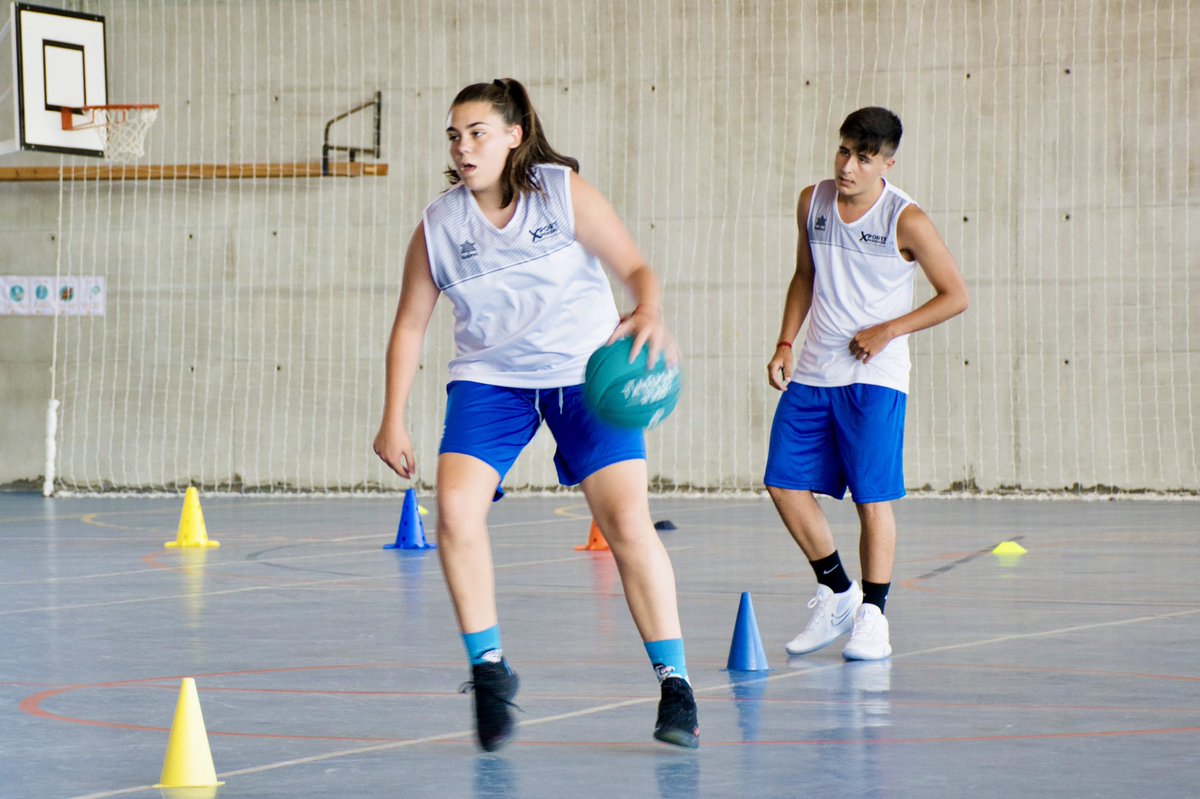 baloncestoysurf's tweet photo. “Uno es todo lo bueno que pueda entrenar.” Usain Bolt ⭐️.
. 
#campusbaloncestoysurfcantabria #campusbaloncesto #surf #cantabria #campusbaloncestosantander #campus #baloncesto #santander #somo #loredo #basket #basketball #surfing #verano #summer #surfcamp #campamento #amigos https://t.co/TtorJhMsAt