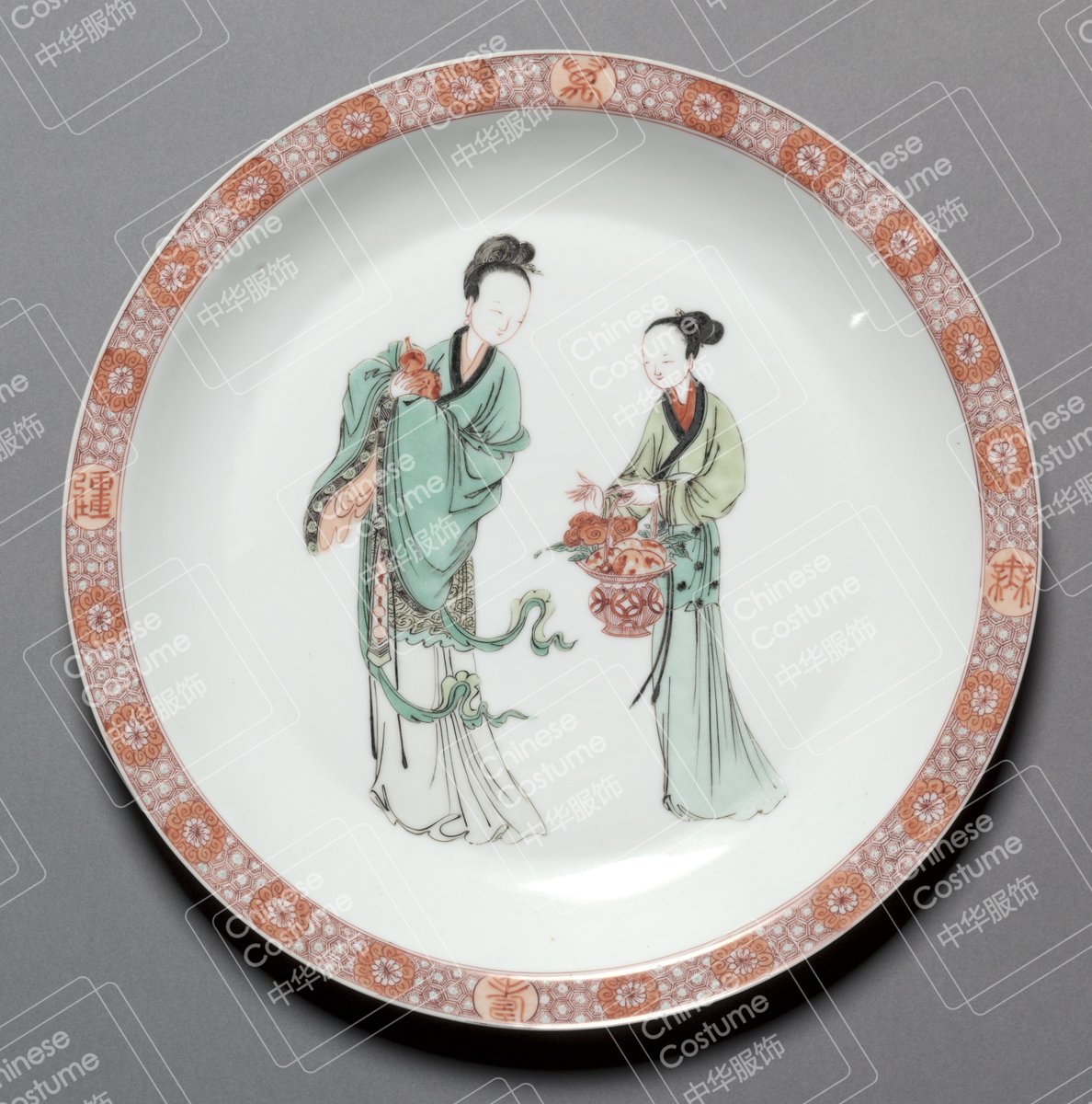 Dish with Female and Attendant
c. 1713; Kangxi period(1662-1722)
Cleveland Museum of Art 

#中华服饰
#汉服
#Chinese_hanfu_challenge 
#ChineseCostume
#ChineseArt