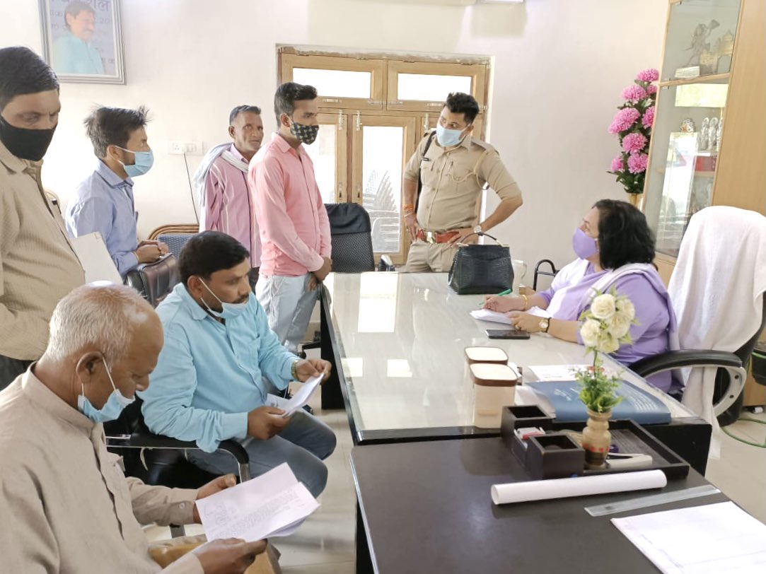 ChetanChauhanCr's tweet photo. आज कैंप कार्यालय गजरौला पर पहुंचे क्षेत्रवासियों से मुलाकात की एवं उनकी समस्याओं को सुना तथा उनकी समस्या का निस्तारण करने का आश्वासन भी दिया
#योगीजी_के_4_साल_बेमिसाल
#काम_दमदार_योगी_सरकार
#4YearsOfGoodGovernance
@myogiadityanath @swatantrabjp @kpmaurya1 @MohitBeniwalBJP https://t.co/tUGJMv97oe