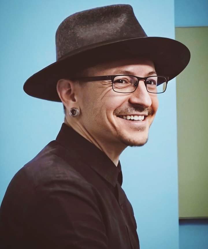 Happy birthday Chester Bennington. 
Gone but never forgotten.
1976 - Forever.  