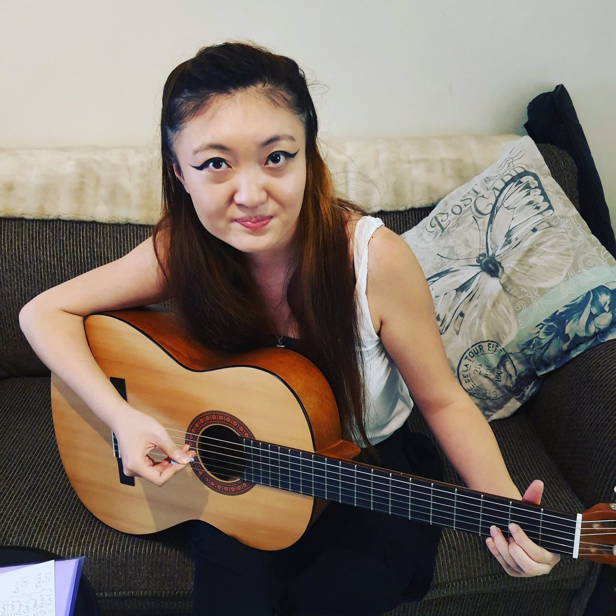 FivazMandy's tweet photo. From Ballet student to Guitar student. πΈ Well done on your first lesson @len1_l1 You are so talented and I'm so lucky to get to spend even more time with you! #girlsrock #adultguitarlessons #guitarlessons #music #teacherlife https://t.co/AJPgQVvLLV