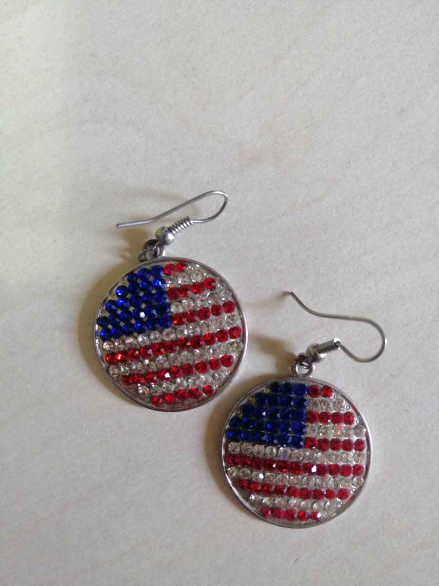 limitkitammuort's tweet image. 1 - ORECCHINI CON LA BANDIERA AMERICANA