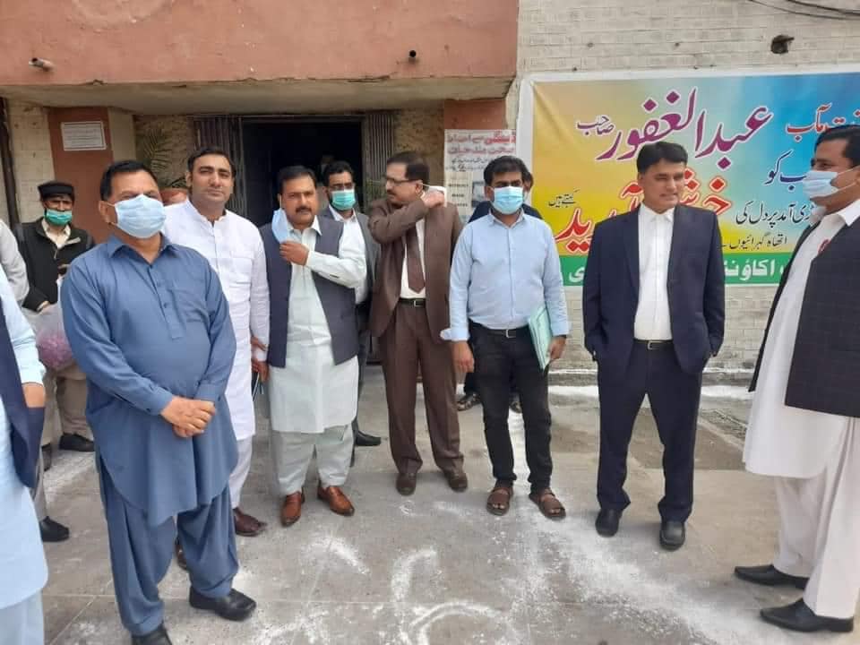 PunjabAg's tweet photo. Mr. Abdul Ghafoor khan (Accountant General Punjab) visited District Accounts Office Rawalpindi. District Accounts Officers along with all officers &amp; officials warmly welcomed AG Punjab. 
AG Punjab heard the pensioners issues &amp; resolved at the spot. https://t.co/dsMUsGsMMT