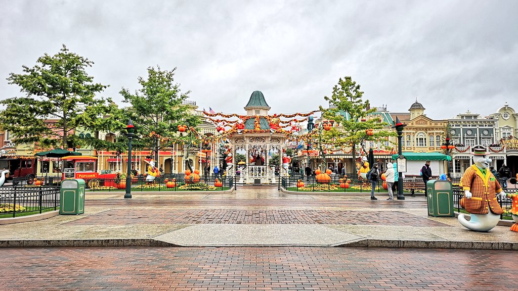 Planetary_Pilot's tweet photo. β¨πΈβ¨ #DisneylandParis β¨πΈβ¨ #disneymagicmoments β¨πΈβ¨ #DLPMagicForever β¨πΈβ¨
βΆοΈ https://t.co/csB2t1nSeJ https://t.co/0z5ASigYMu