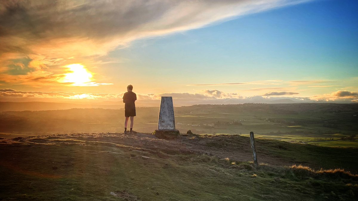 TheLakesMike's tweet photo. Thatโs it, spring is here. Hereโs to a better 2021, and human contact. Have an awesome #Sunday.
.
Keep safe, stay kind. ๐
.
#thehelm #helmhill #oxenholme #kendal #cumbria #lakedistrict #ukrunchat #StaySafe #explore https://t.co/DjrJbsw9aW